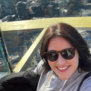 Meet your Posher, Emi